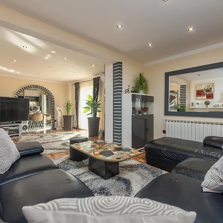 New! Luxurious Ancora Sukošan