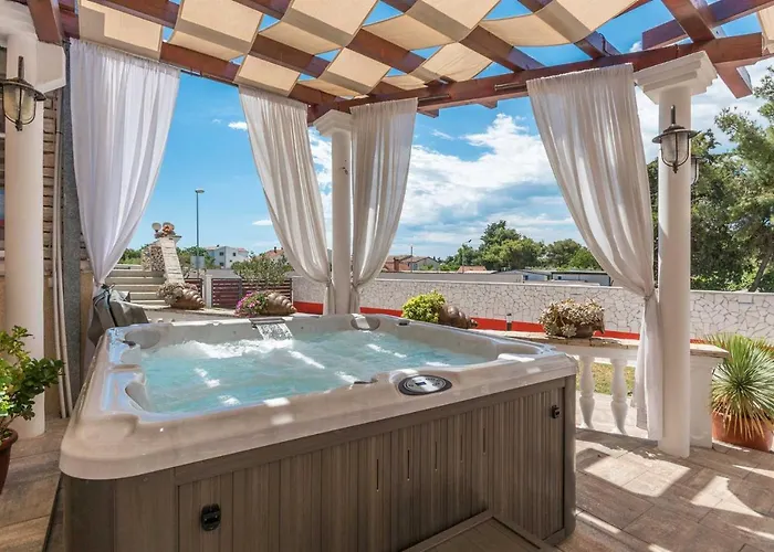 New! Luxurious Ancora Villa